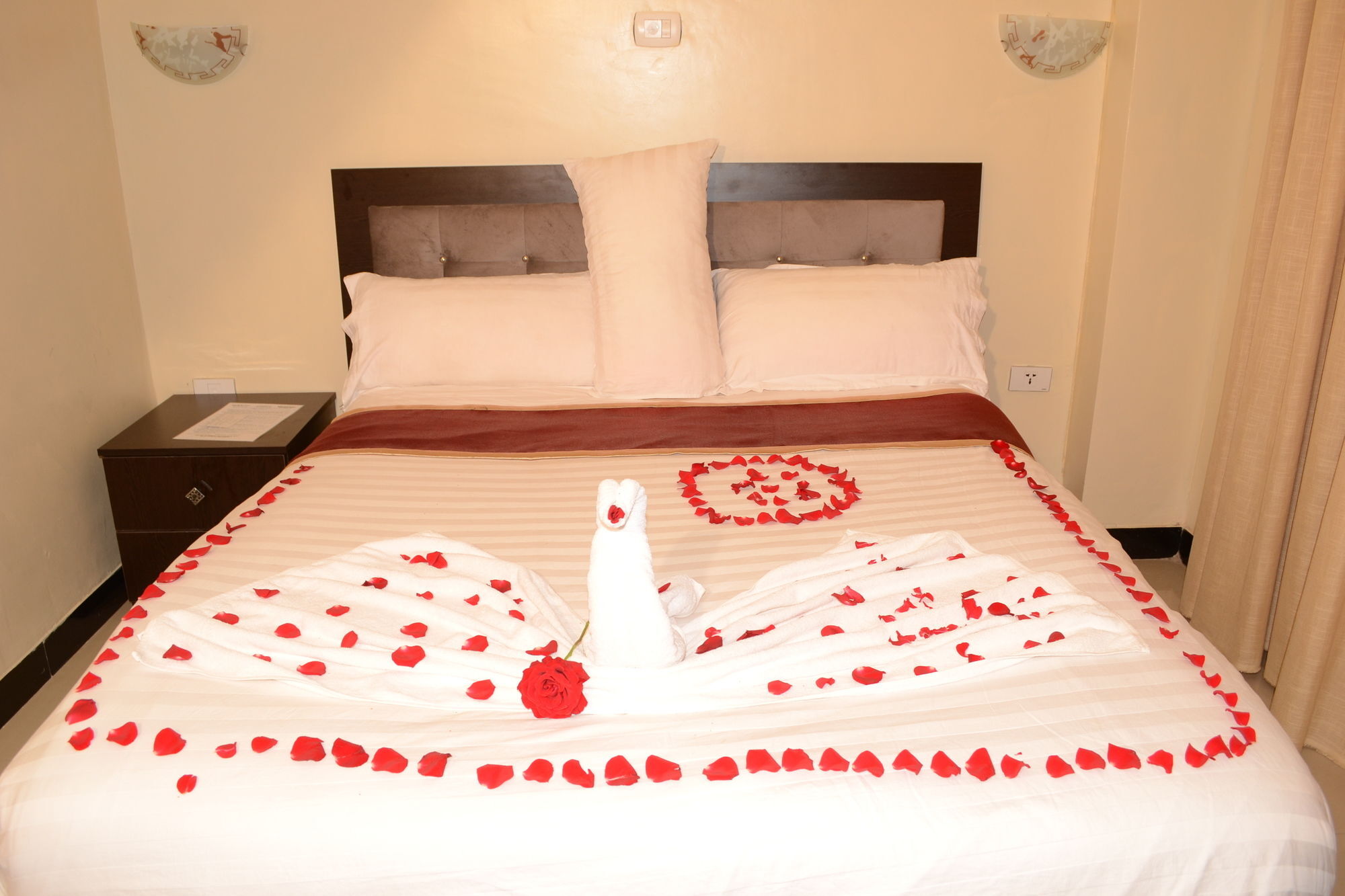 Lakemark Hotel And Tour Service Бахр-Дар Экстерьер фото