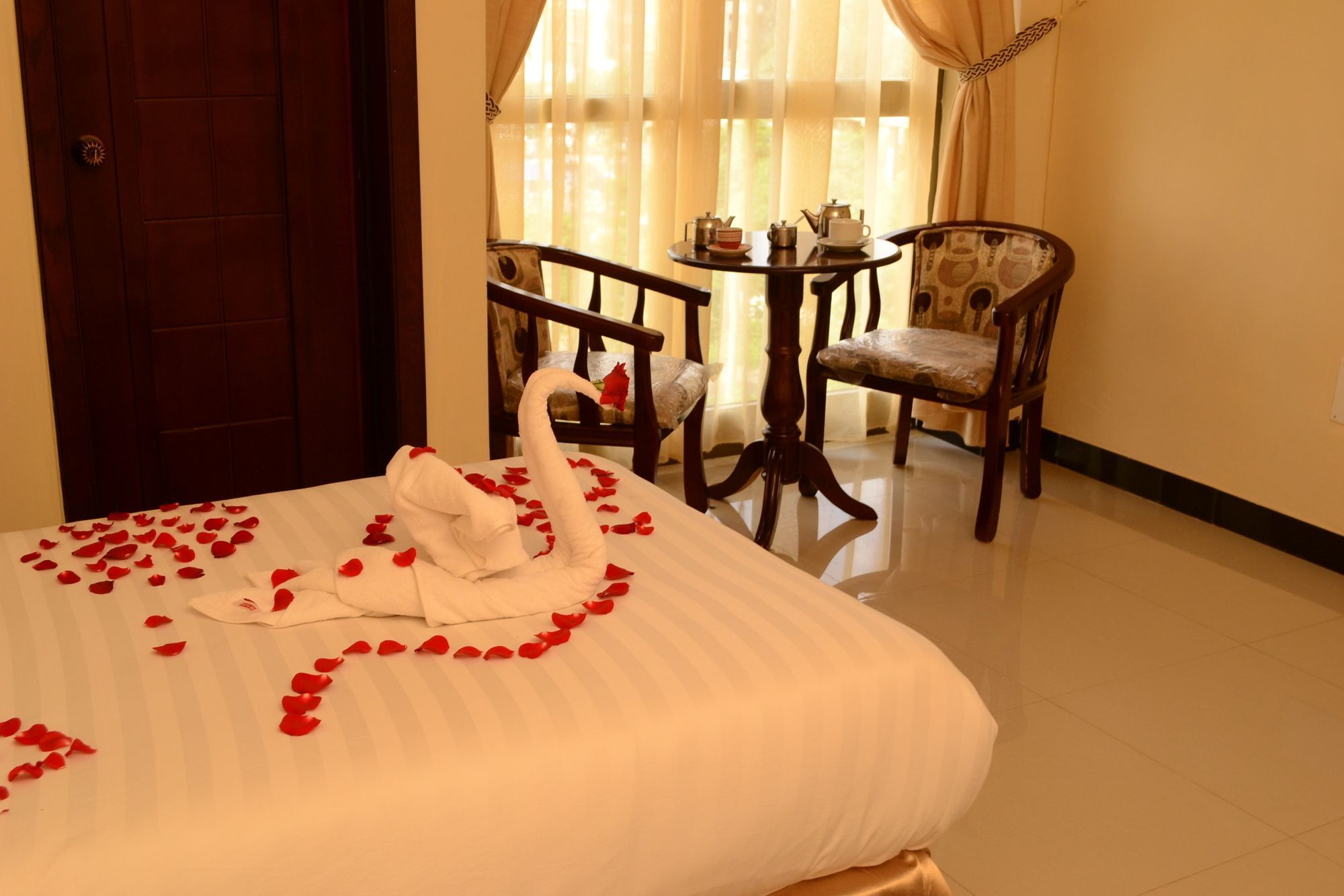 Lakemark Hotel And Tour Service Бахр-Дар Экстерьер фото